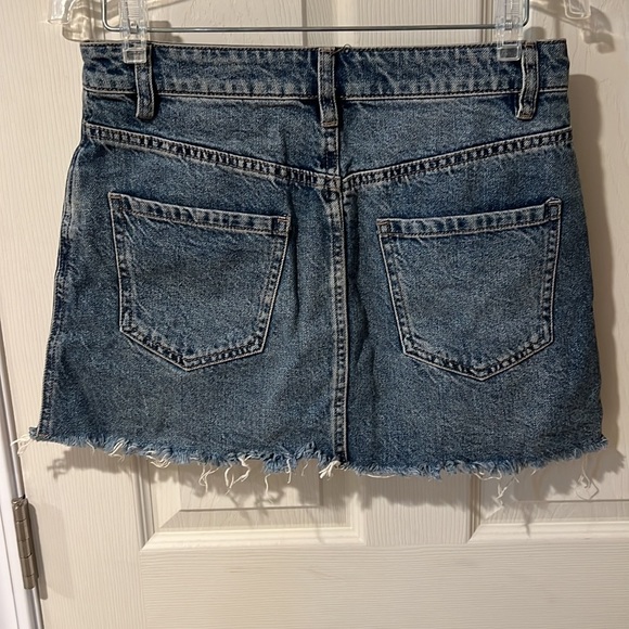 We the Free Free People Denim Frayed Mini Exposed Full Zipper, Circle Pull - Picture 9 of 12